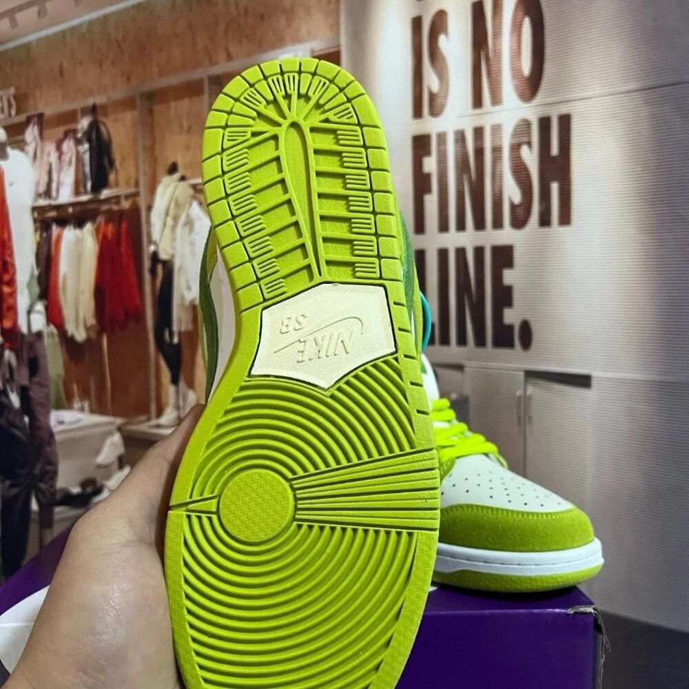 Nike SB Dunk Low “Green Ale” DM0807-300 - Picture 10 of 11